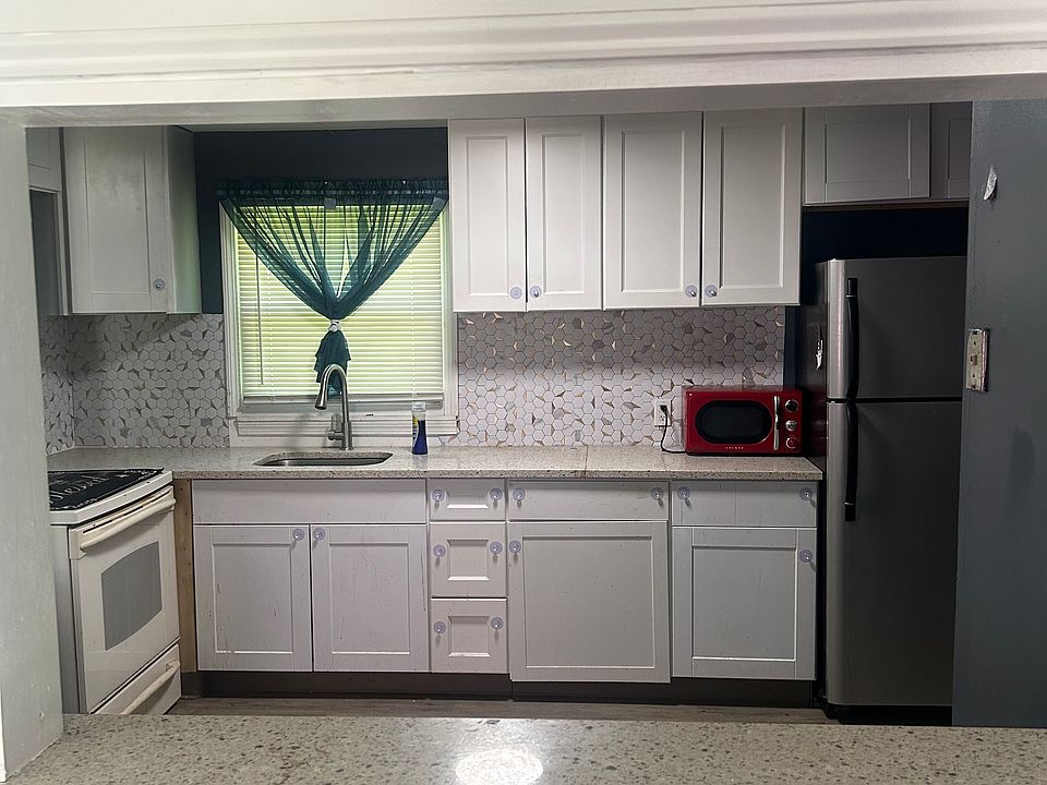 2nd image of 64 E Euclid St #2