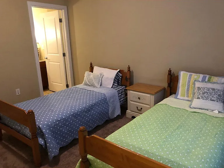 688 Oakwood Ave — Photo 16