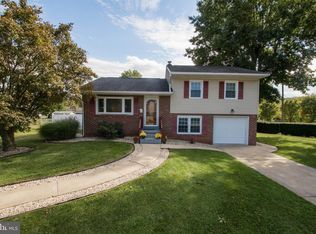422 W Vine St, Fleetwood, PA 19522