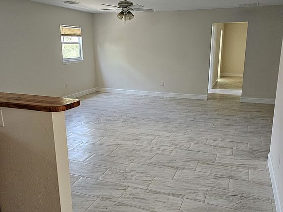 5th image of 2013 Dock St APT A