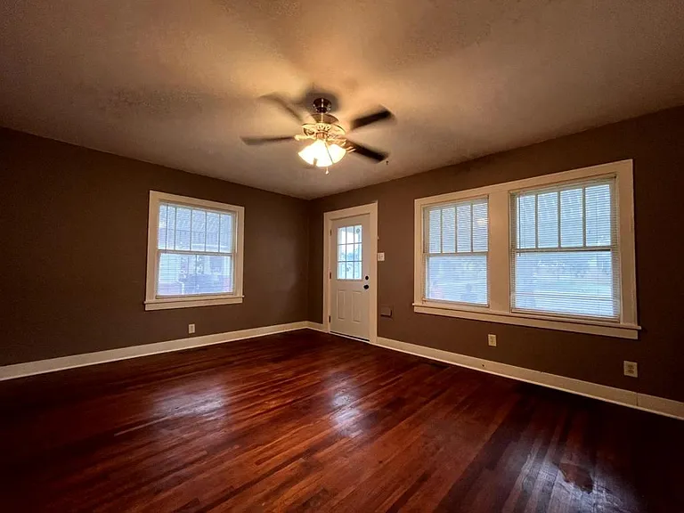 1416 N Main St — Photo 2