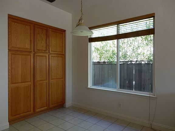 3rd image of 1760 Dunkeld Ln
