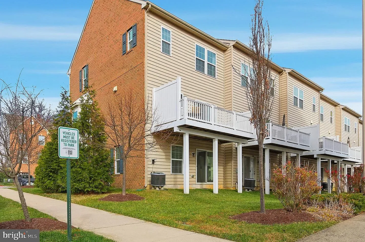 4 bed, 3.5 bath, 1734 sqft, $3,250 — Photo 3