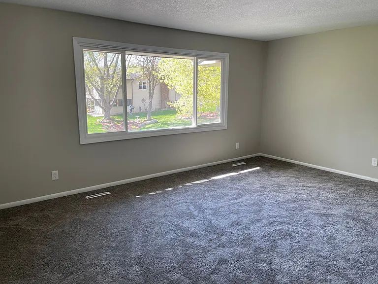 4050 Glacier Ln N — Photo 8