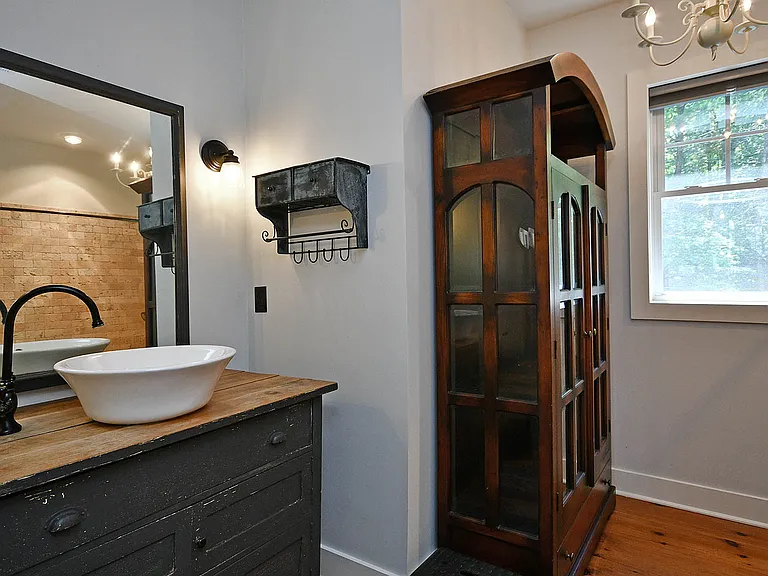 101 N Henderson Rd — Photo 21
