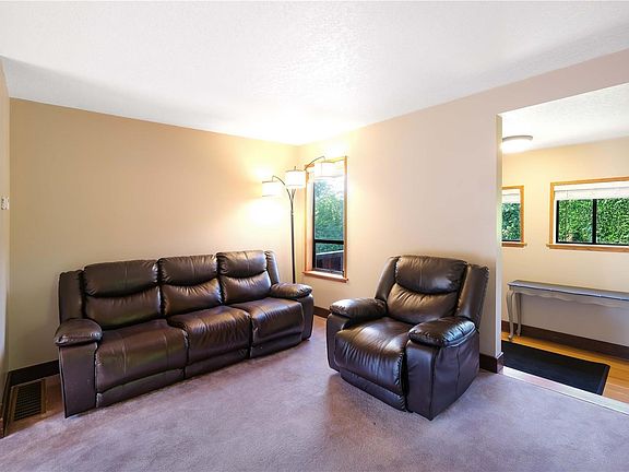 2nd image of 811 Nicholls Rd