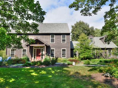 9813 N Valley Hill Dr, Mequon, WI, 53092