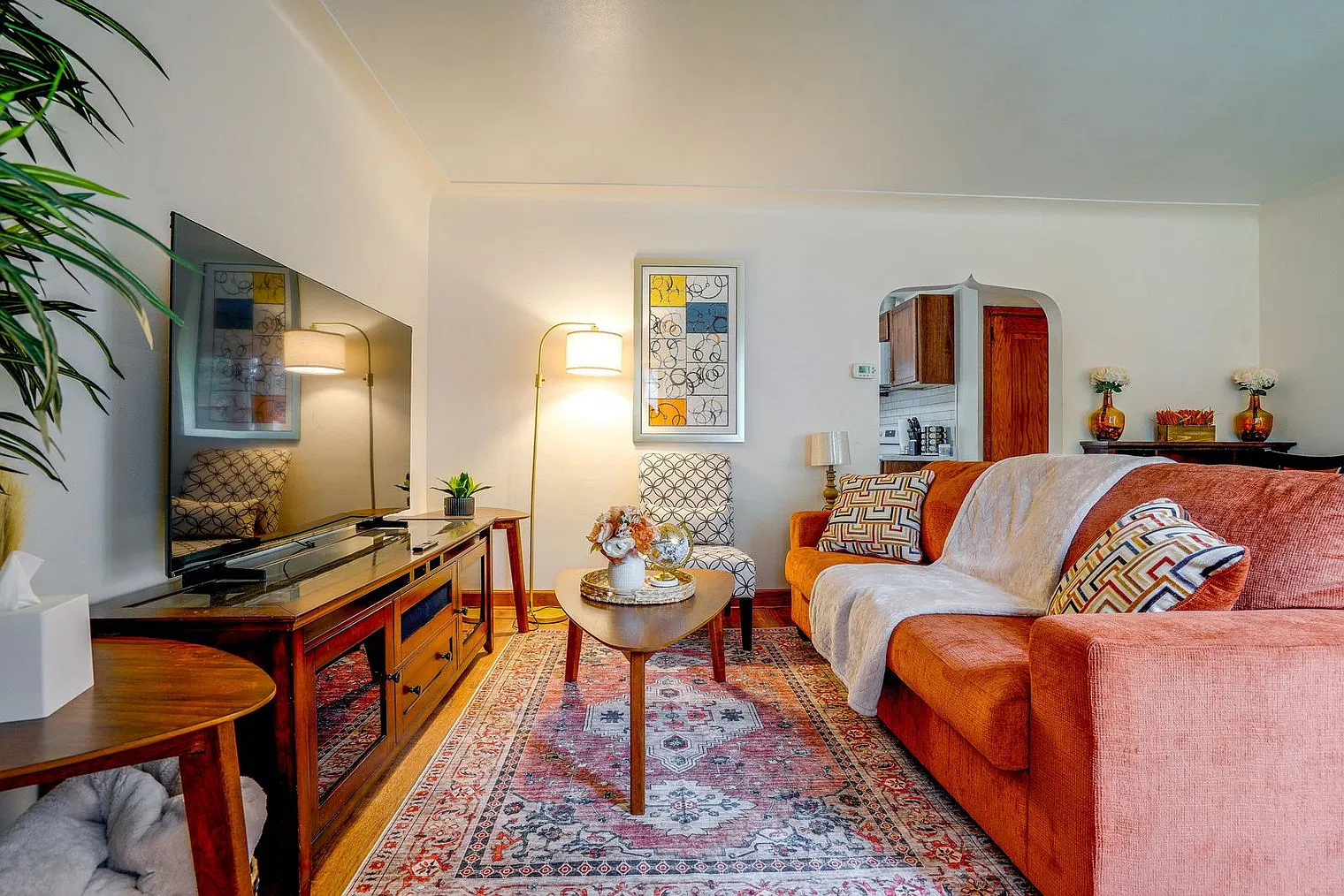 2 bed, 1.0 bath, 1506 sqft, $2,253 — Photo 2