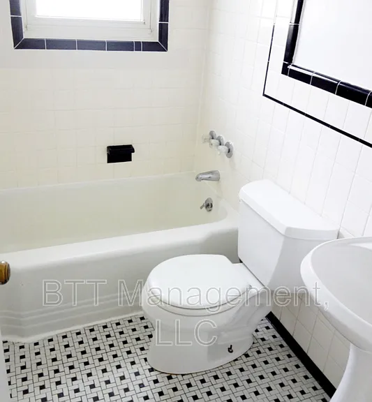 8206 Greenwood Ave #5 — Photo 4