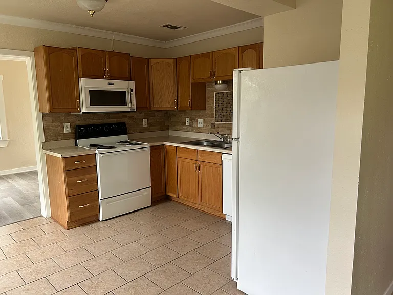 591 Joy Dr — Photo 7