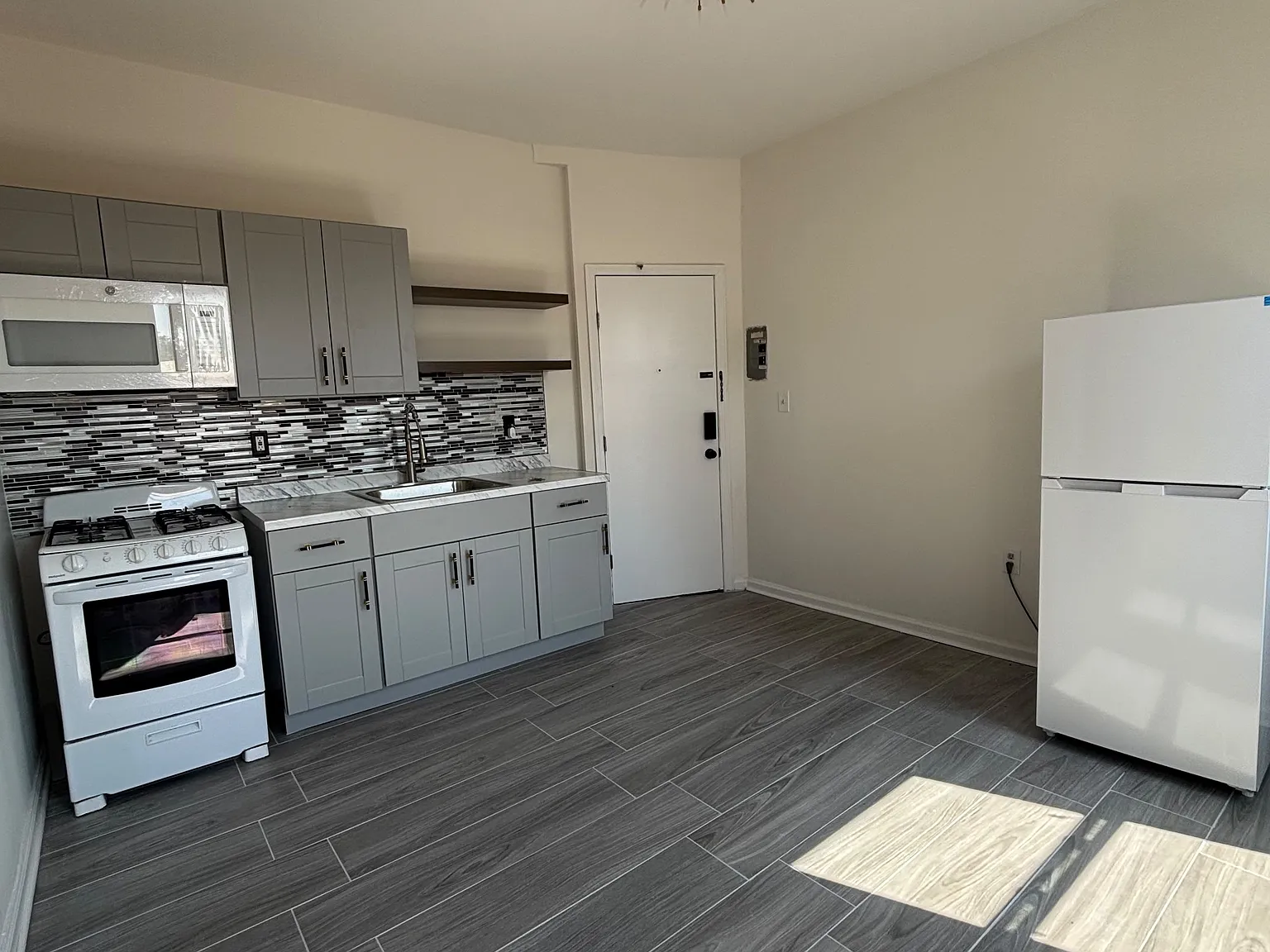 1 bed, 650 sqft, $1,750 — Photo 1