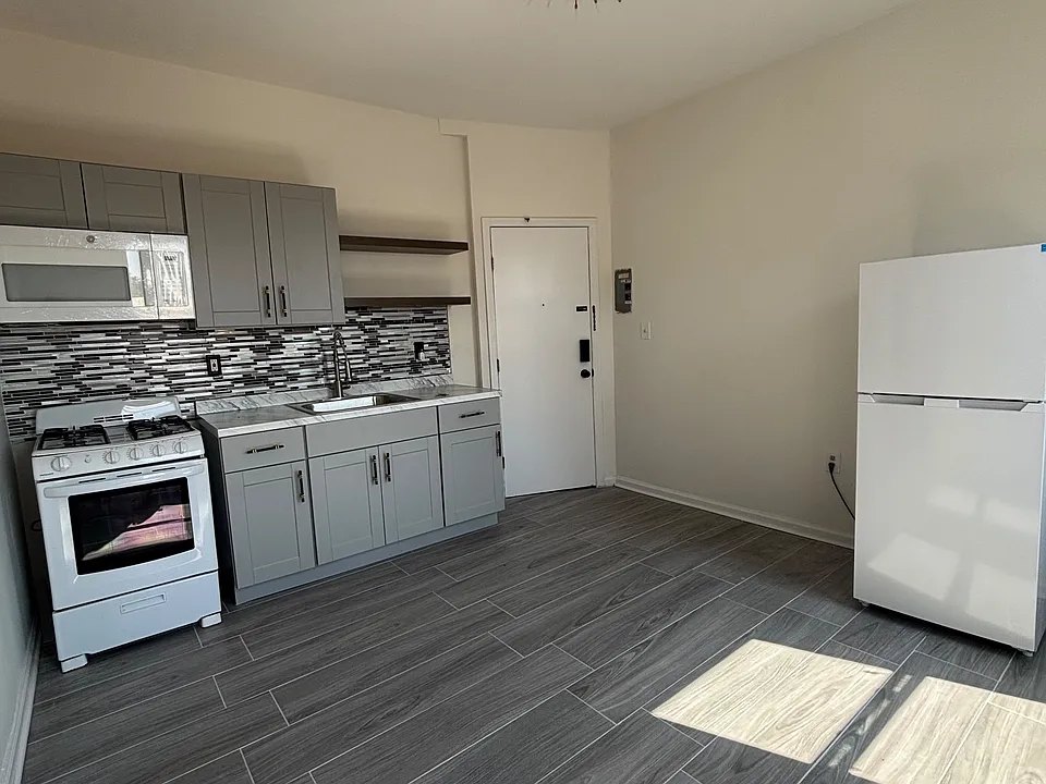101 Camden St #11