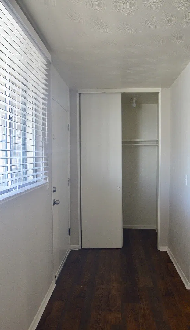 593 W Crestline Ave — Photo 1