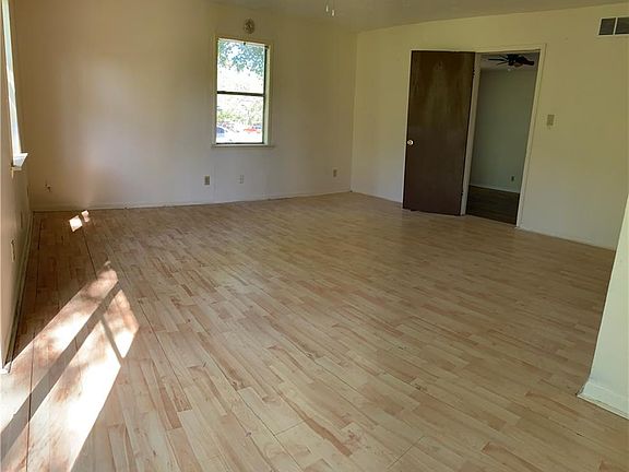 5th image of 210 Rose Marie Blvd