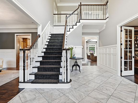 5th image of 202 Silver Ridge Ln