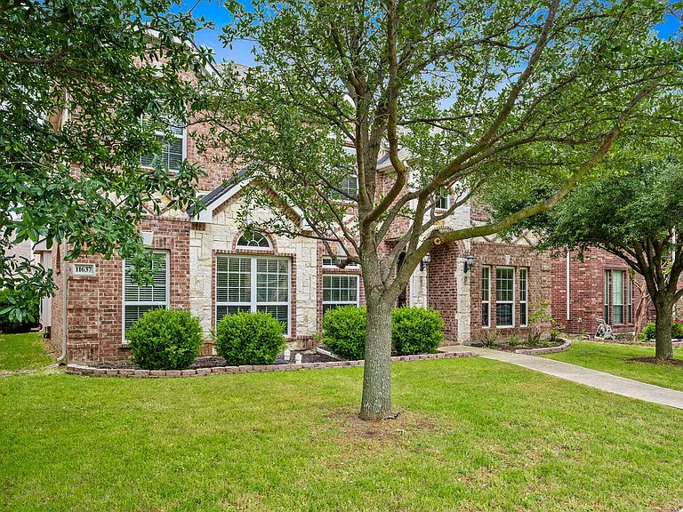 11637 Gatesville Dr — Photo 2