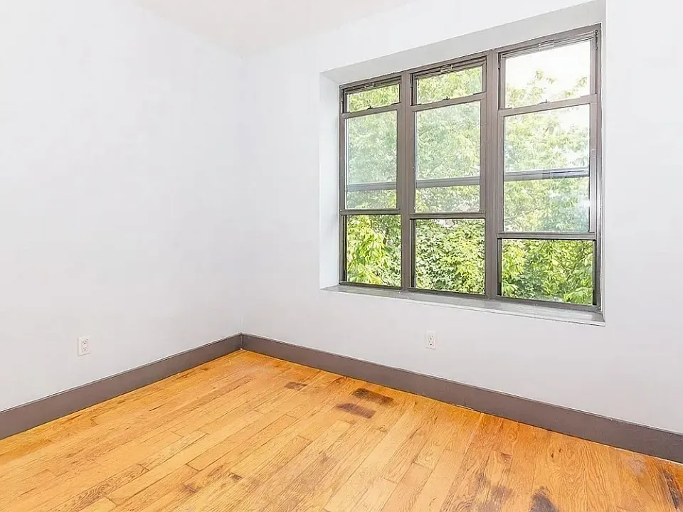 Building Photo 4