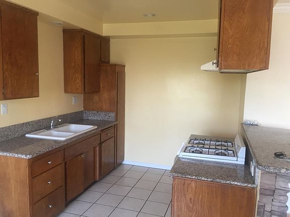 4th image of 127 E Buckthorn St APT 3