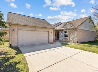 22783 Woodcreek Dr, Taylor, MI 48180