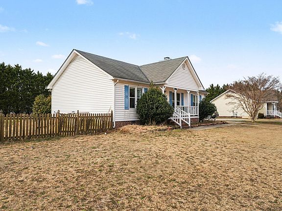 3rd image of 104 Bright Leaf Dr
