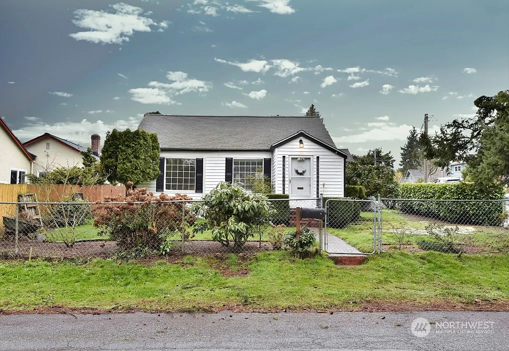 1747 N Cambrian Avenue photo 1