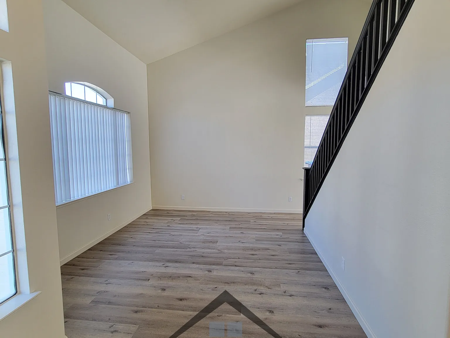4 bed, 2.5 bath, 1754 sqft, $2,700 — Photo 2