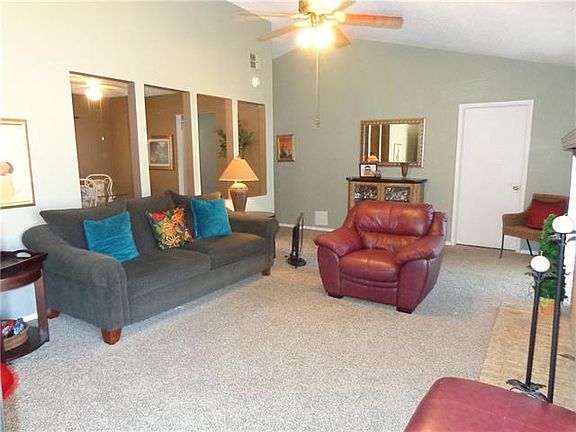 3rd image of 10035 Heritage Pl