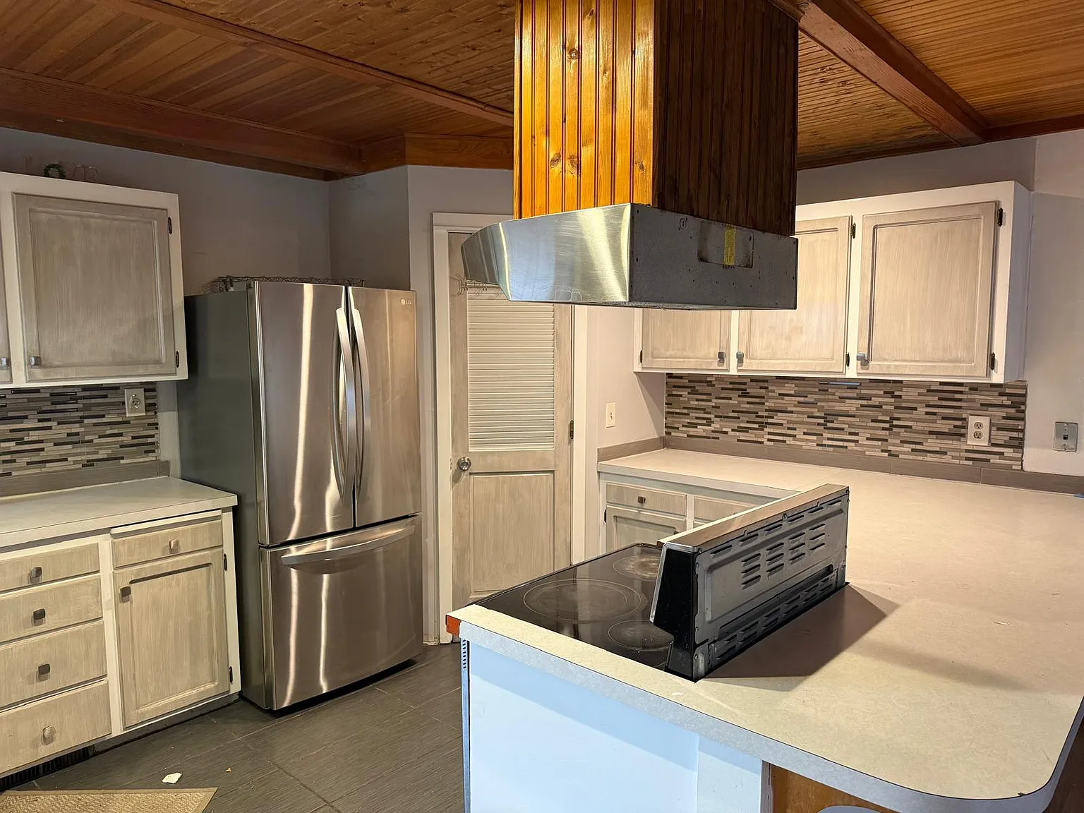 2 bed, 1256 sqft, $2,100 — Photo 3