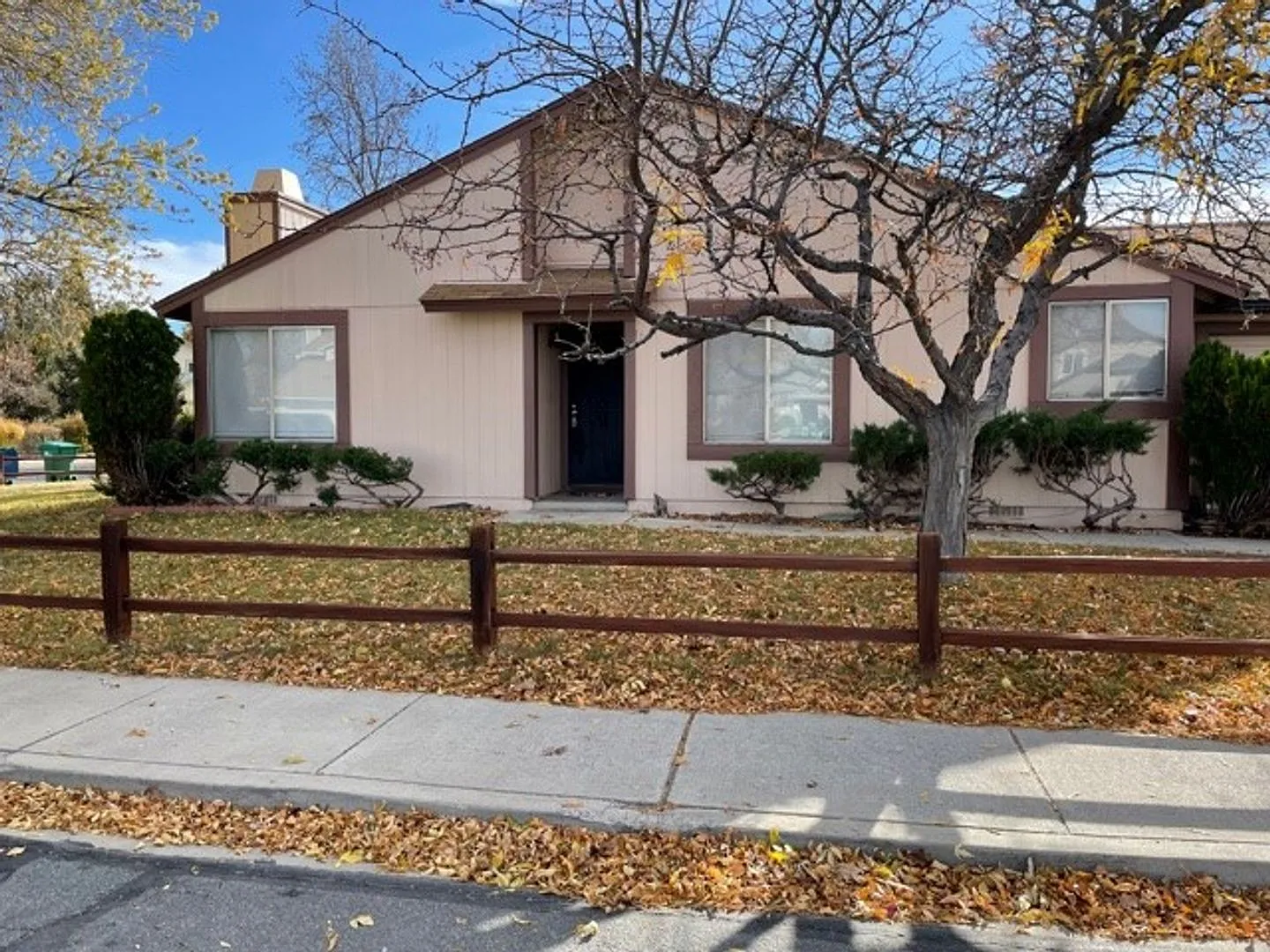 1223 Junction Dr photo 1