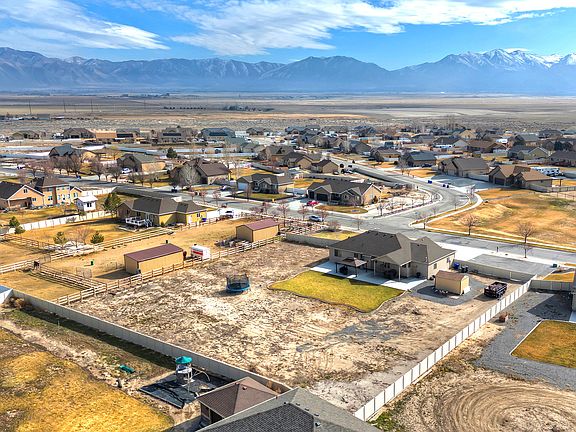 5th image of 428 S Saddle Rd