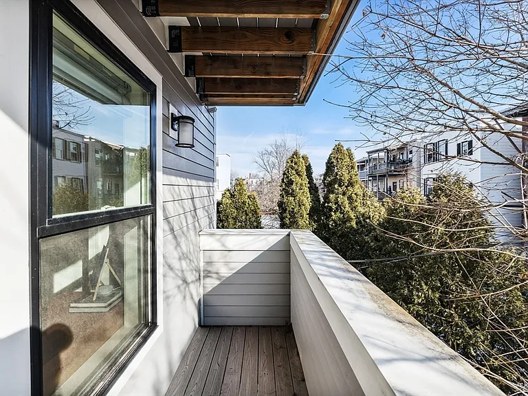 223 Saratoga St #202 — Photo 8