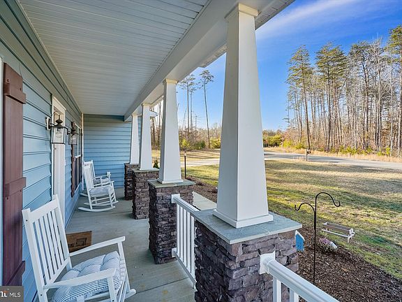 4th image of 18 Still Water Ln