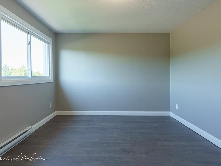 735 Lasalle Blvd — Photo 5