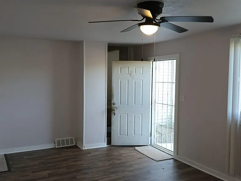 2402 Mars Hill St — Photo 4