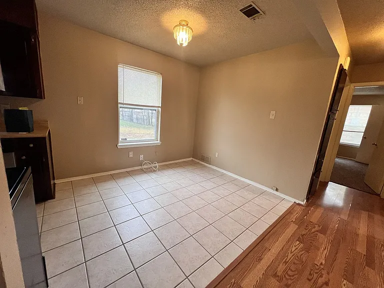 2110 Lago Trl — Photo 6