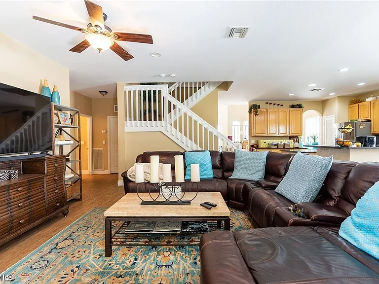 8713 Pegasus Dr — Photo 15