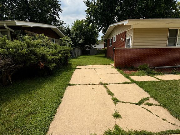2nd image of 834 W Strieff Ln