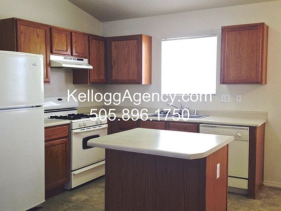 4th image of 9500 Cerro Largo Pl NW