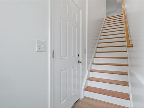 2nd image of 17 Howard St Floor 2