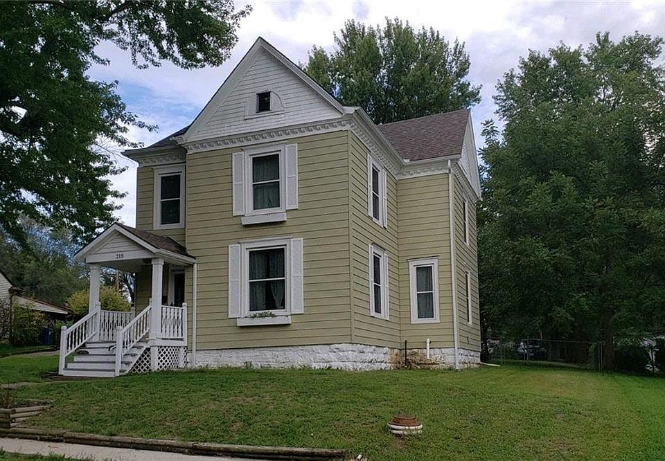 1st image of 215 E Pine St