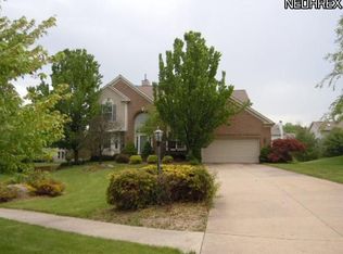 533 Wooster Cir, Northfield, OH