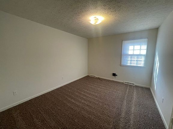 5th image of 139 Deer Creek Dr #B