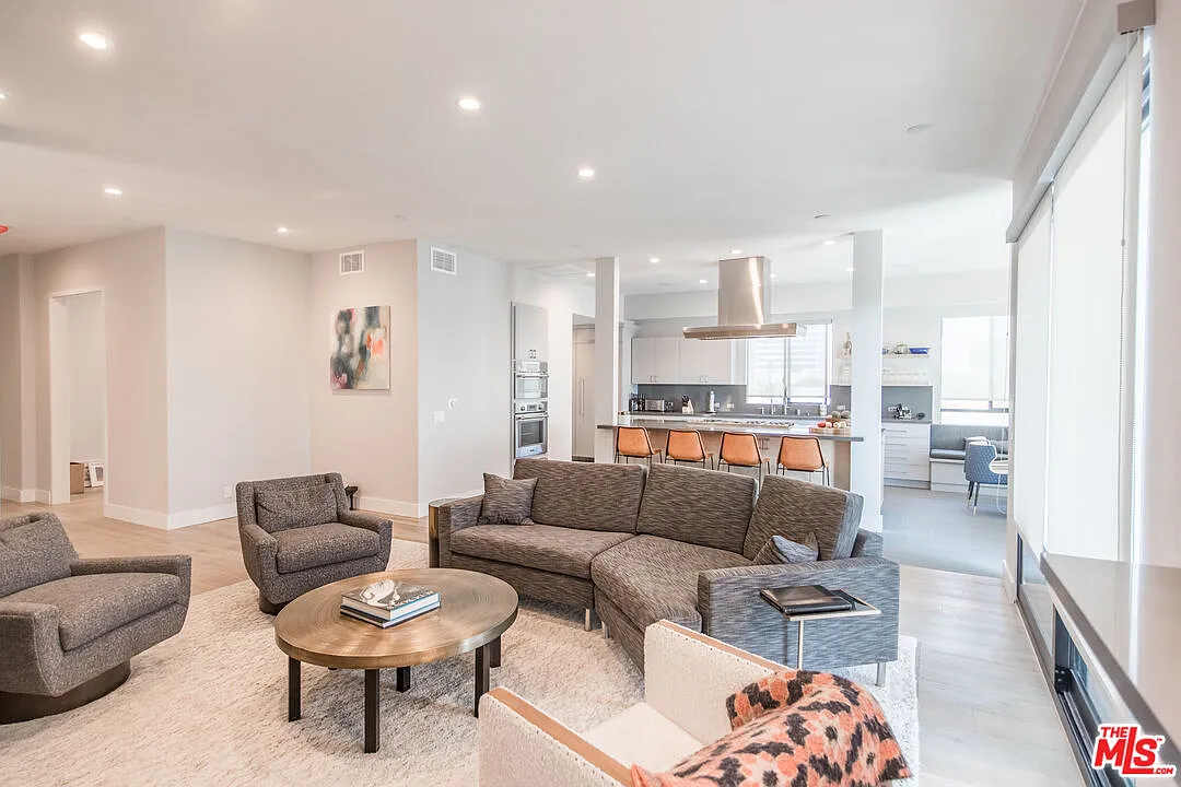 4 bed, 6.0 bath, 4100 sqft, $21,000 — Photo 1