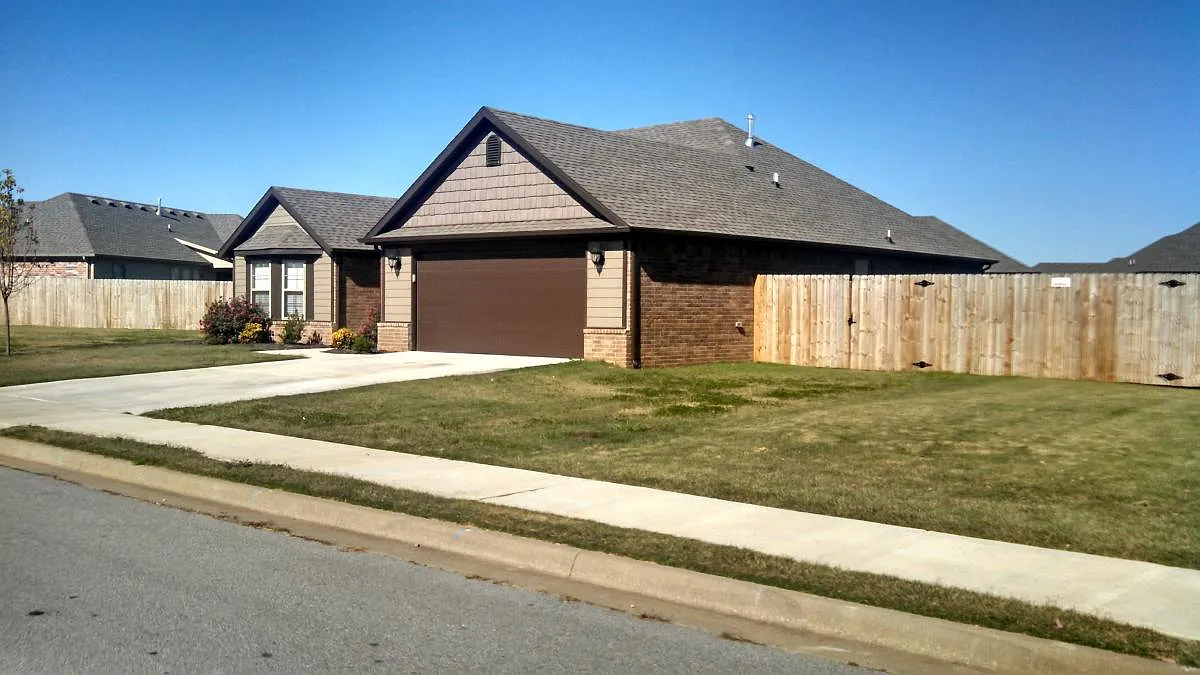 4 bed, 1819 sqft, $1,800 — Photo 2