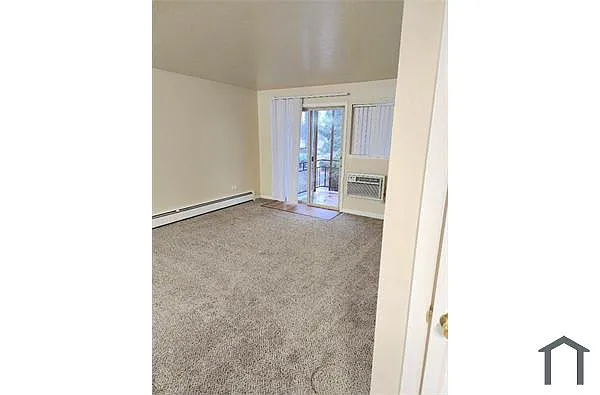 Building Photo - 1375 Everett Ct #205