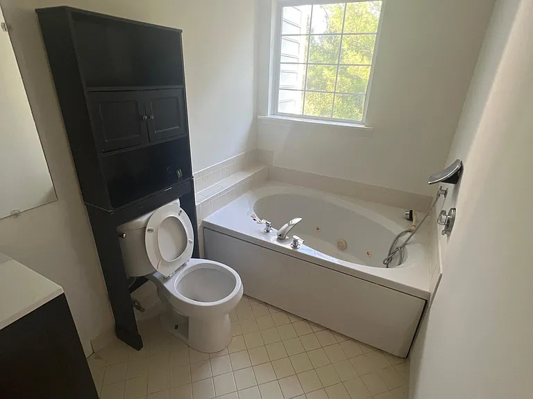 107 Rock Creek Ct — Photo 5