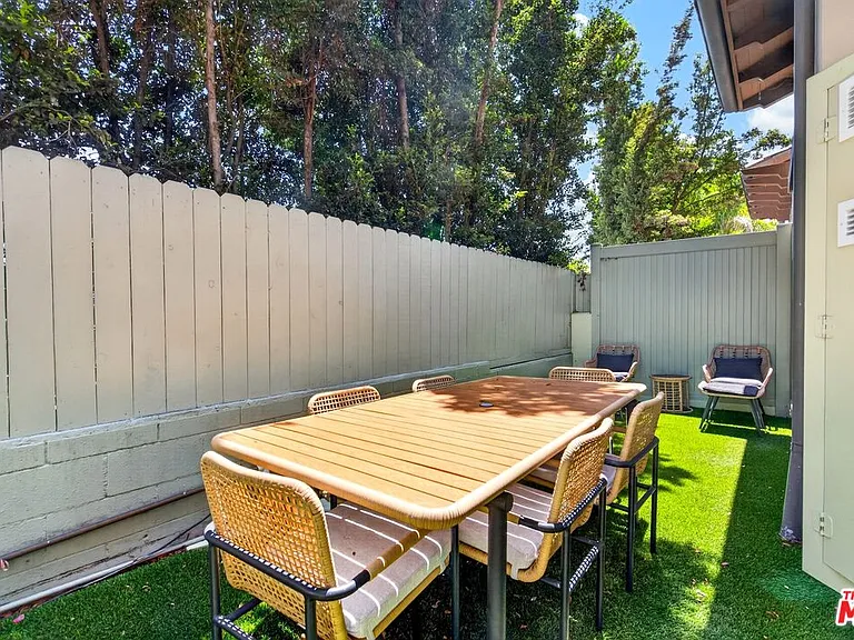1327 Euclid St #3 — Photo 18