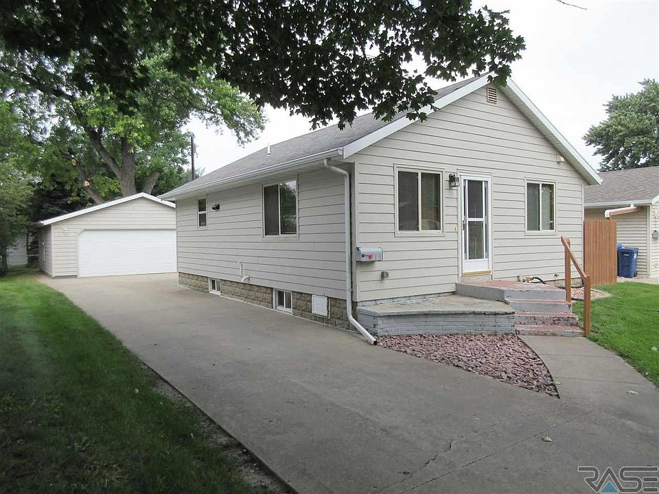 1st image of 113 S Holly Ave