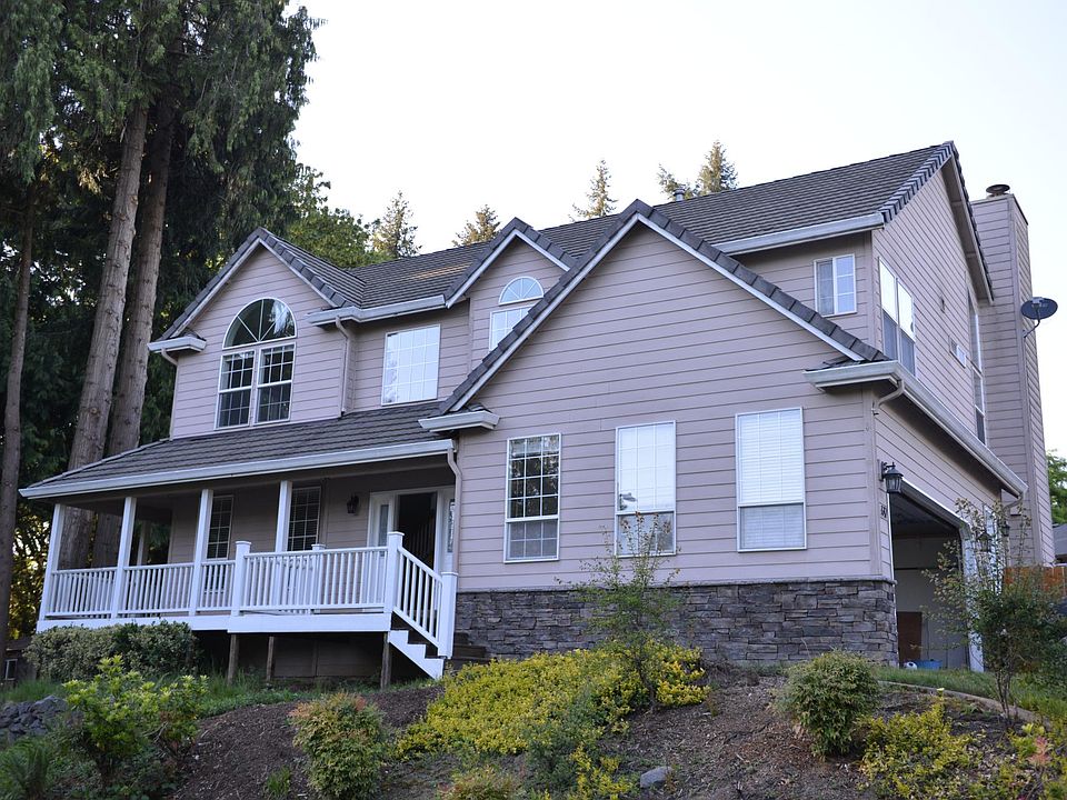 Beautiful 4 bedroom home in great neighborhood in park-like 