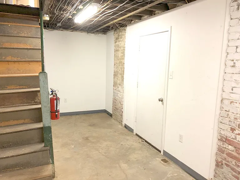 815 S 49th St — Photo 37